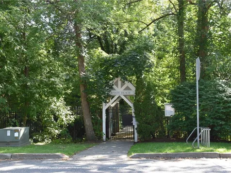 21 Eastman Farm Road Burlington VT 05408
