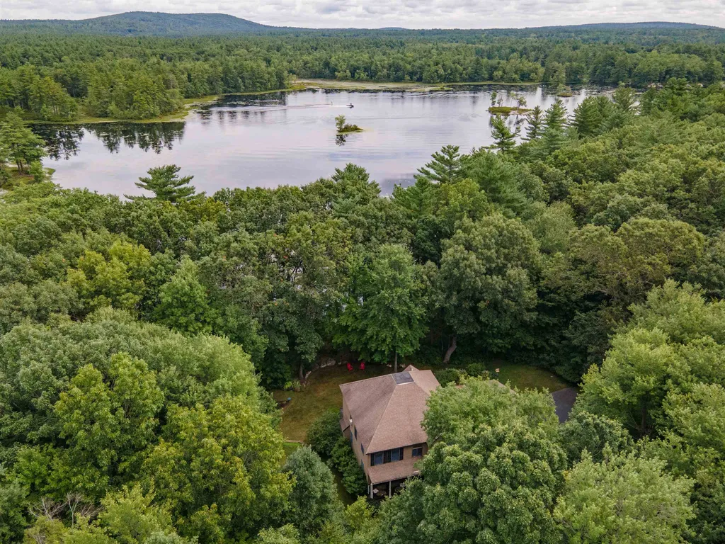 9 Farrwood Drive Hooksett NH 03106