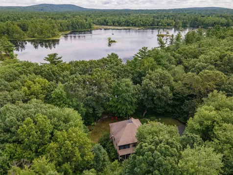 9 Farrwood Drive Hooksett NH 03106