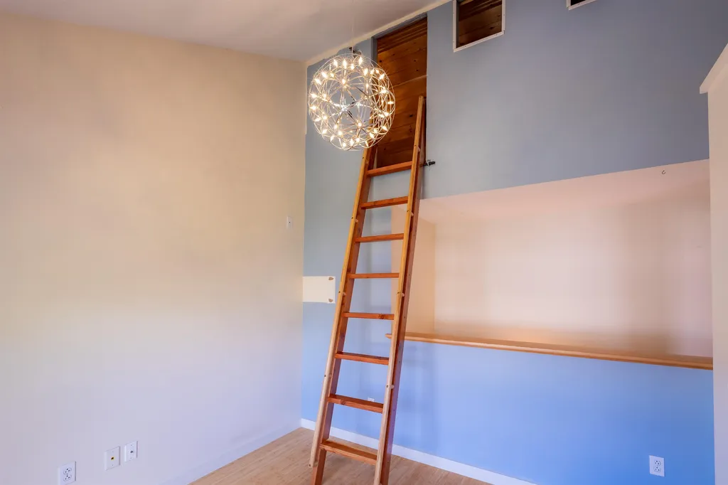 25 Common Way Charlotte VT 05445