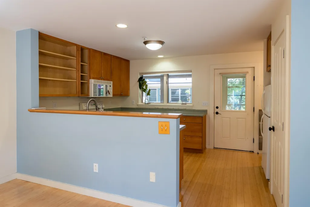 25 Common Way Charlotte VT 05445
