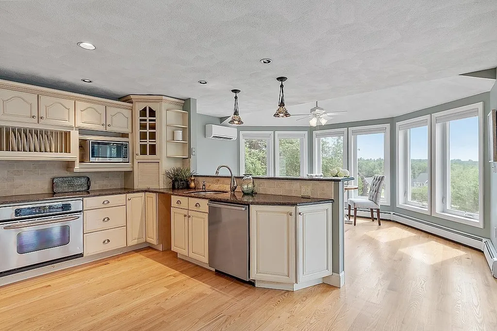 4 Elton Avenue Stratham NH 03885