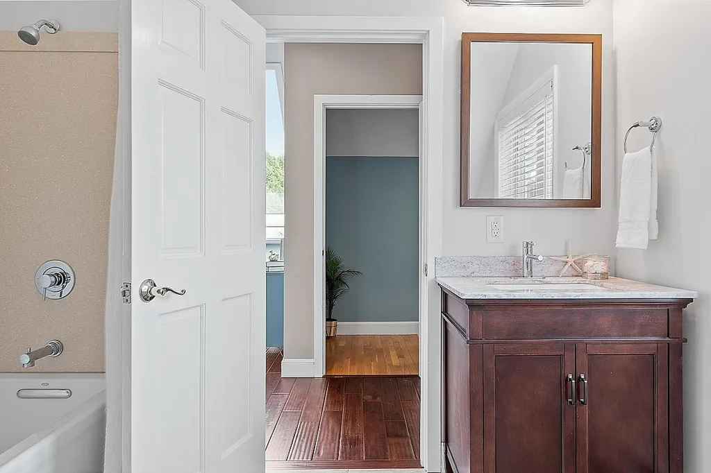 4 Elton Avenue Stratham NH 03885