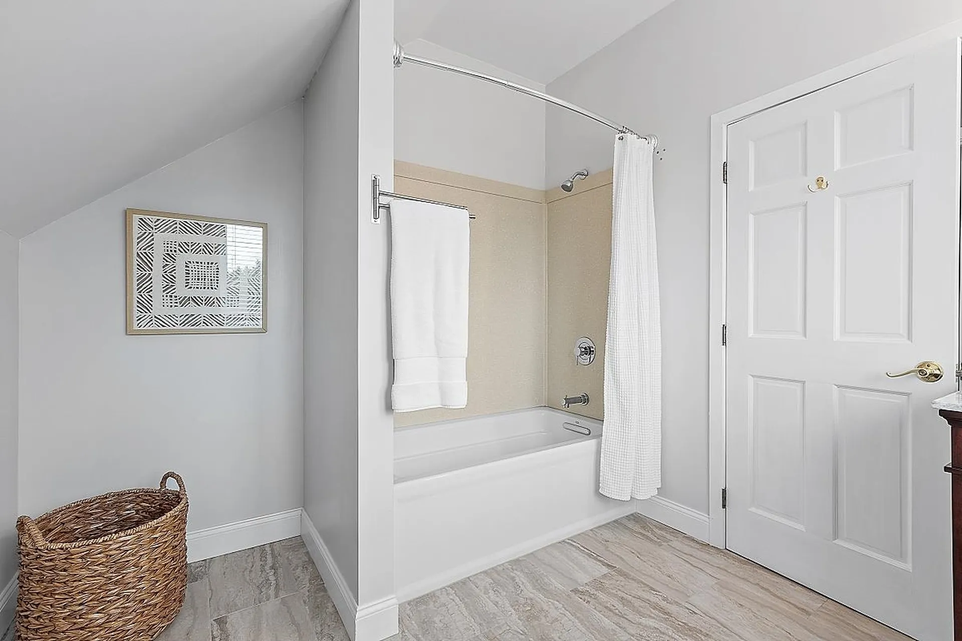 4 Elton Avenue Stratham NH 03885