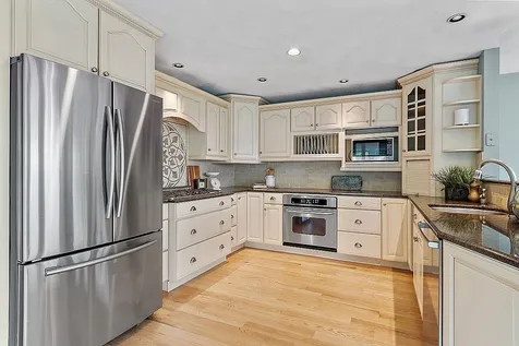 4 Elton Avenue Stratham NH 03885