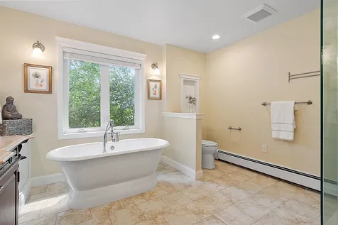 4 Elton Avenue Stratham NH 03885