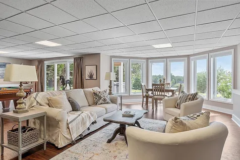 4 Elton Avenue Stratham NH 03885