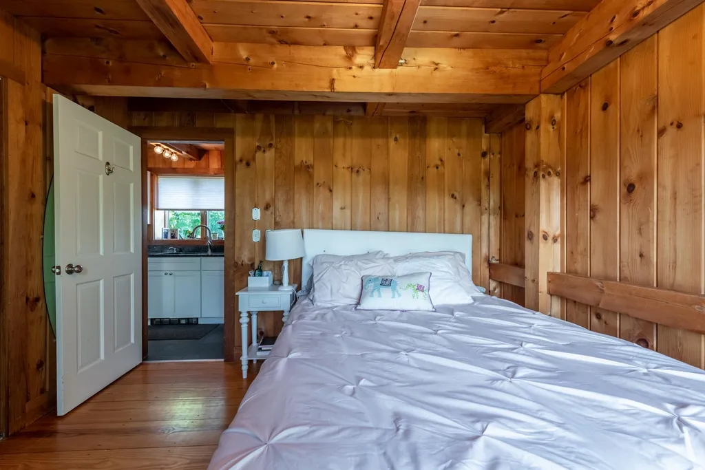 1457 King Hill Road New London NH 03257