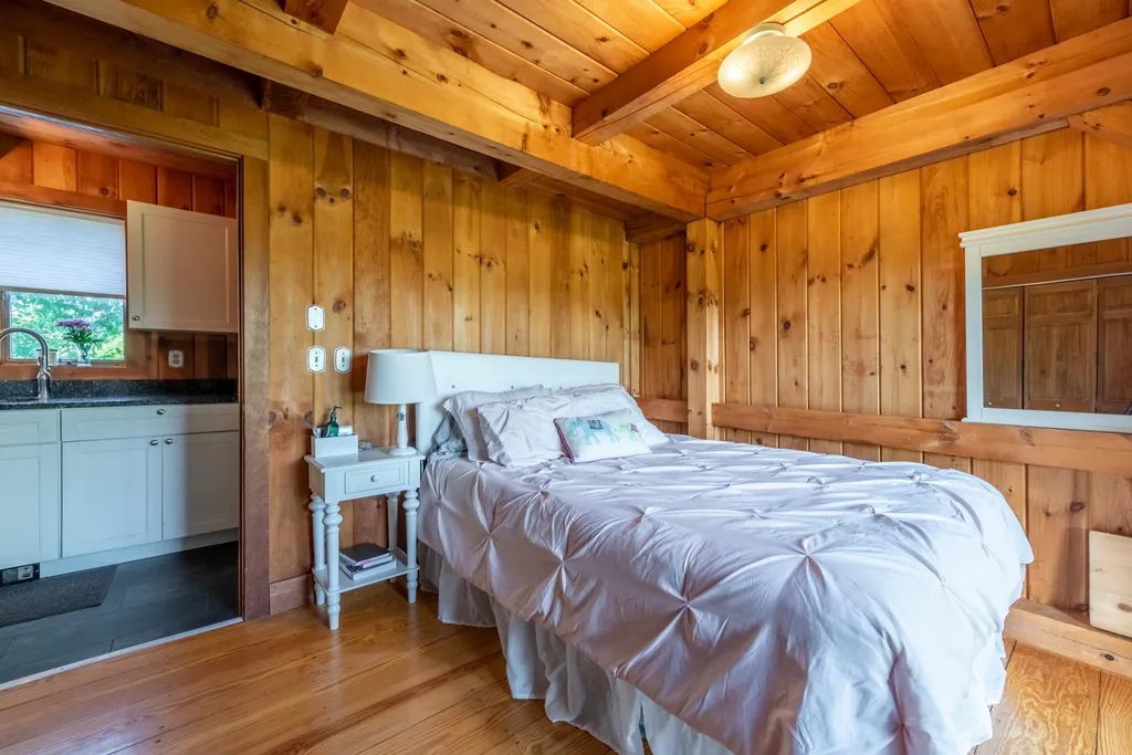 1457 King Hill Road New London NH 03257