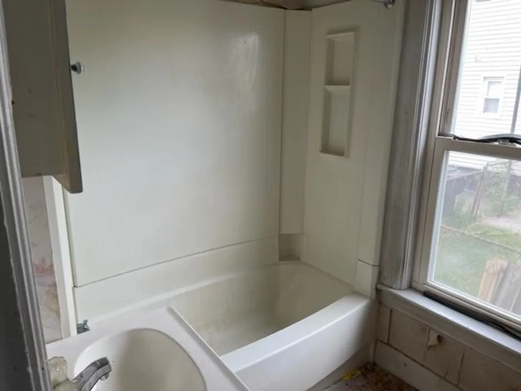 598 Cedar Street Manchester NH 03103