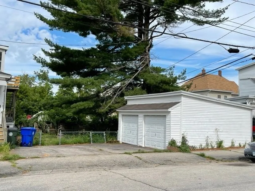 598 Cedar Street Manchester NH 03103