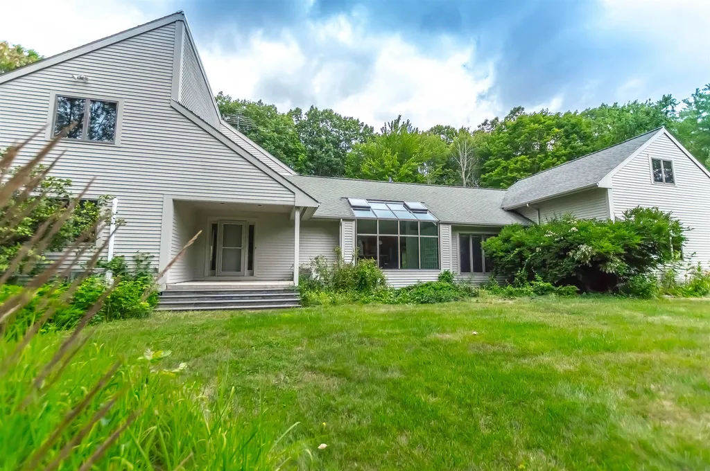 66 Long Pond Road Dunbarton NH 03046