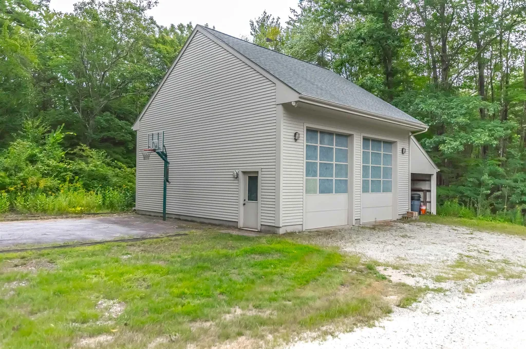 66 Long Pond Road Dunbarton NH 03046