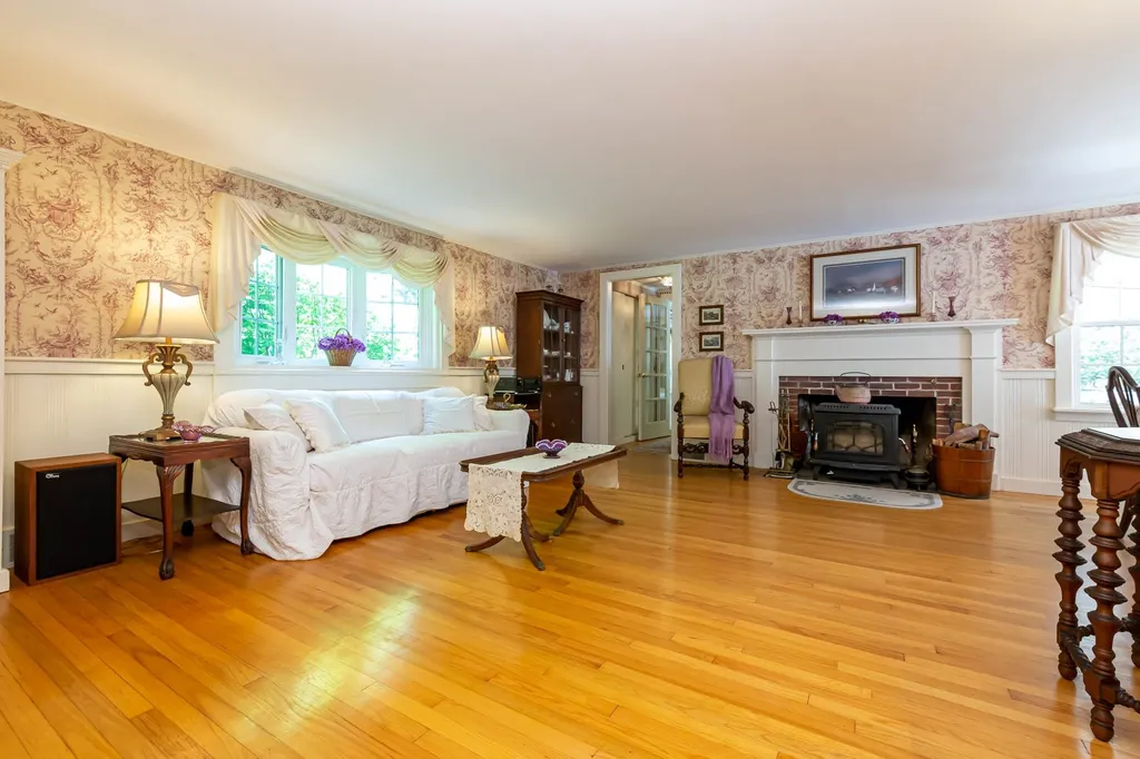 33 Boston Post Road Amherst NH 03031