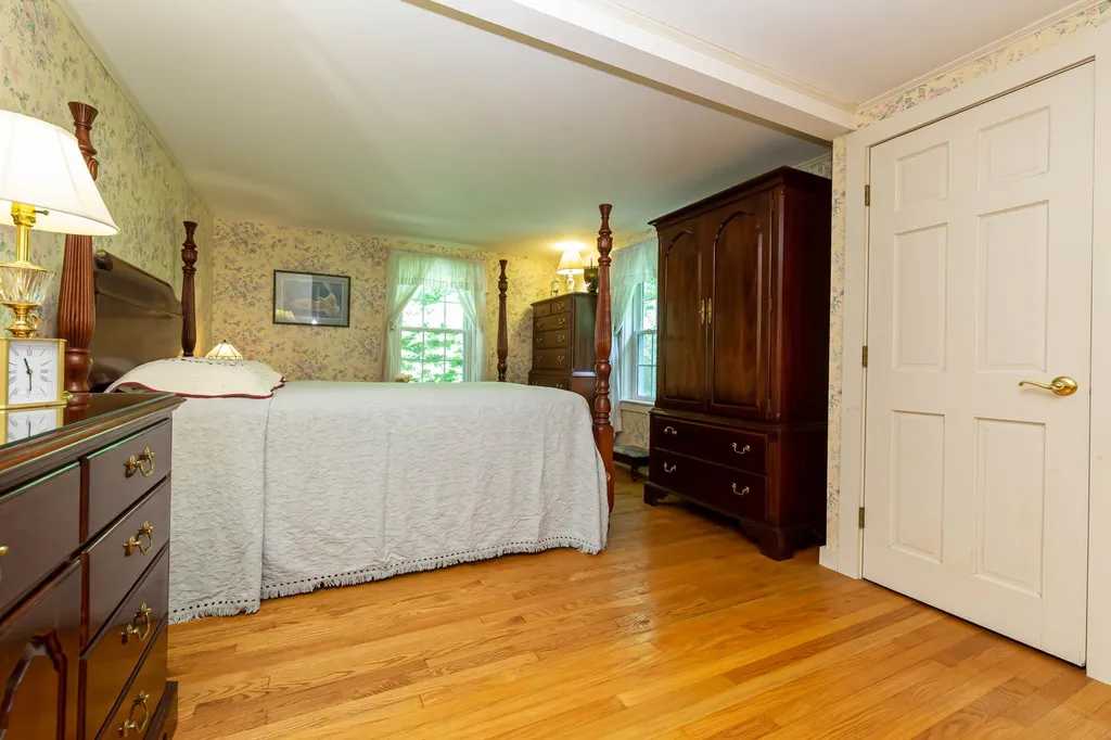 33 Boston Post Road Amherst NH 03031