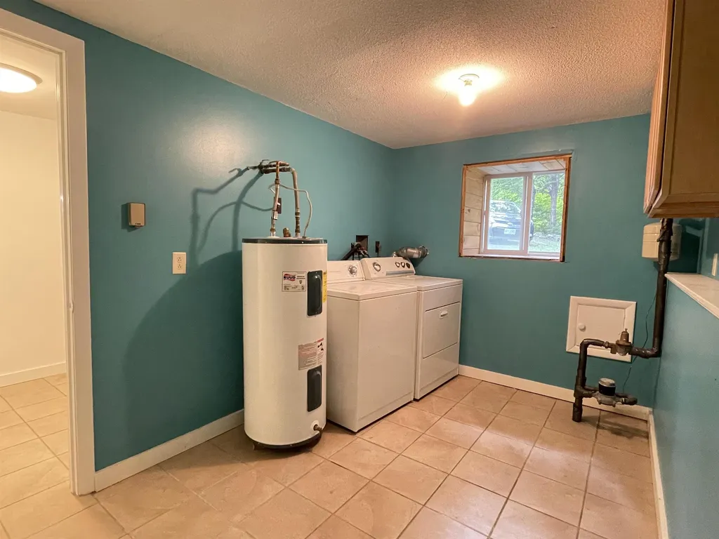27 Hickory Overlook Enfield NH 03748