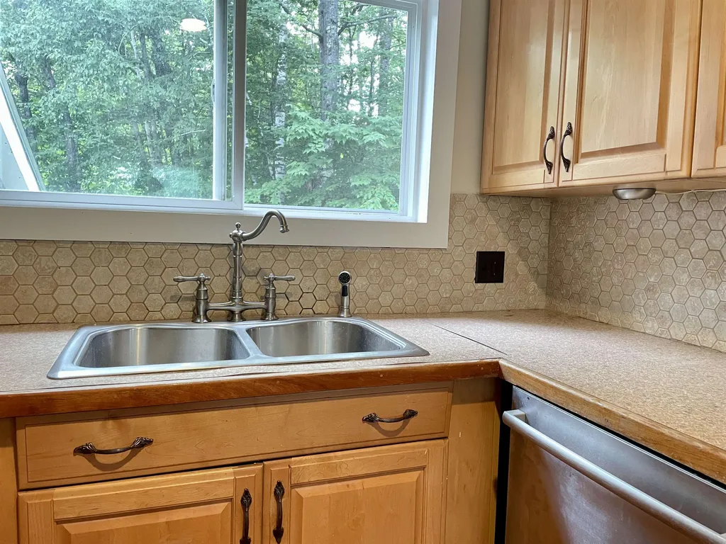 27 Hickory Overlook Enfield NH 03748