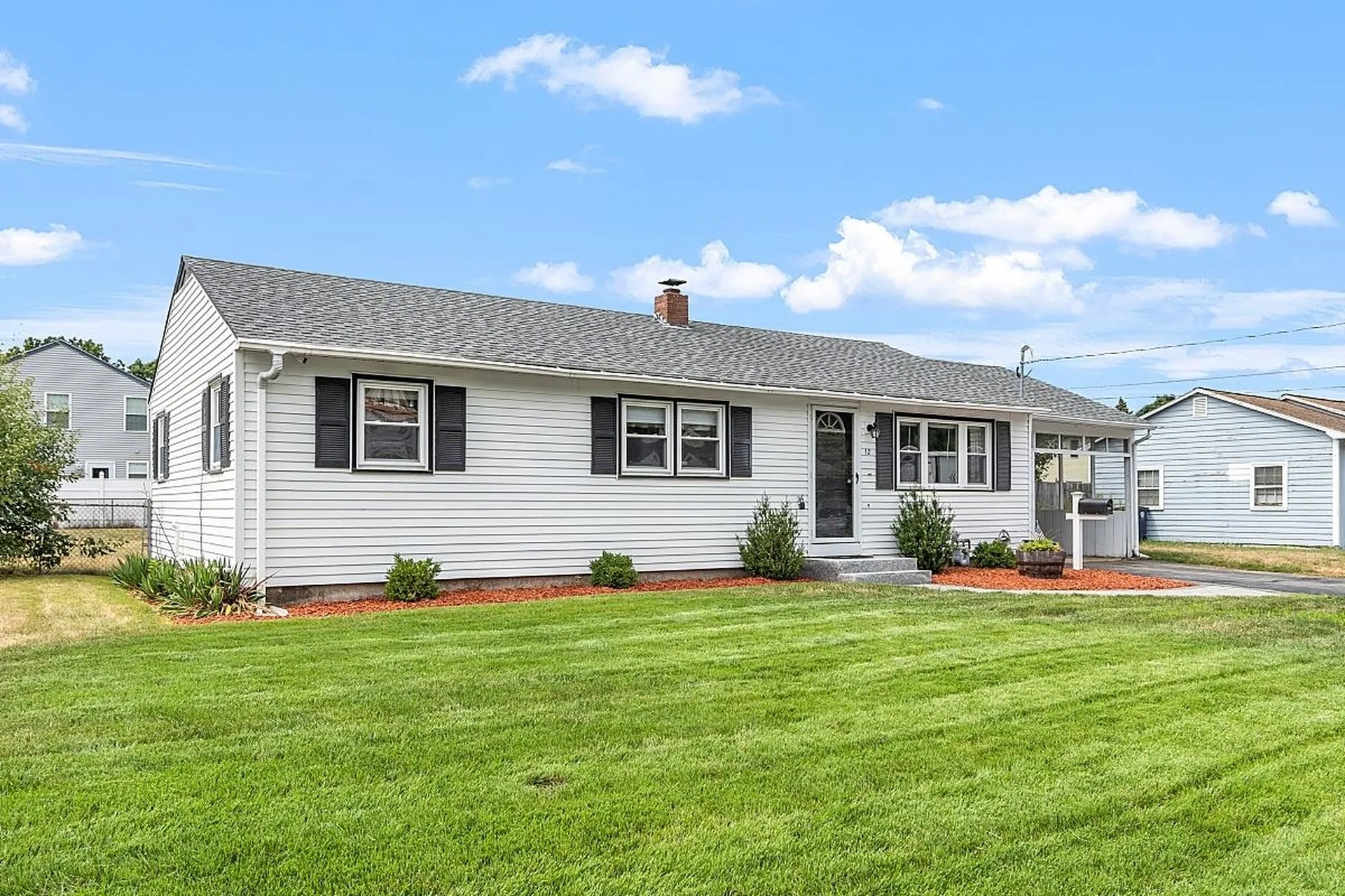 12 Raven Street Nashua NH 03060