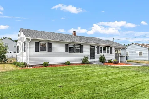 12 Raven Street Nashua NH 03060