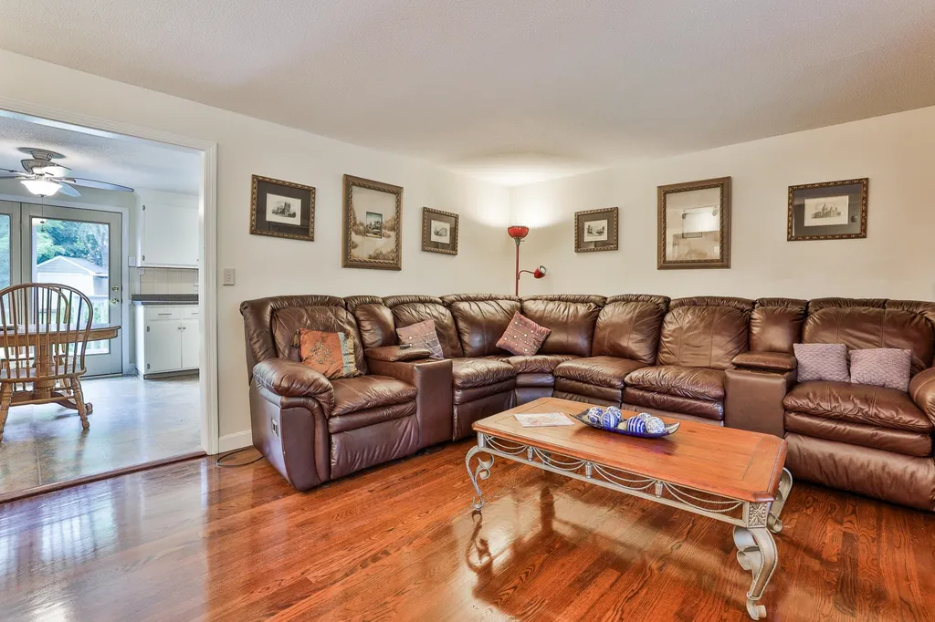17 Sunset Avenue Derry NH 03038