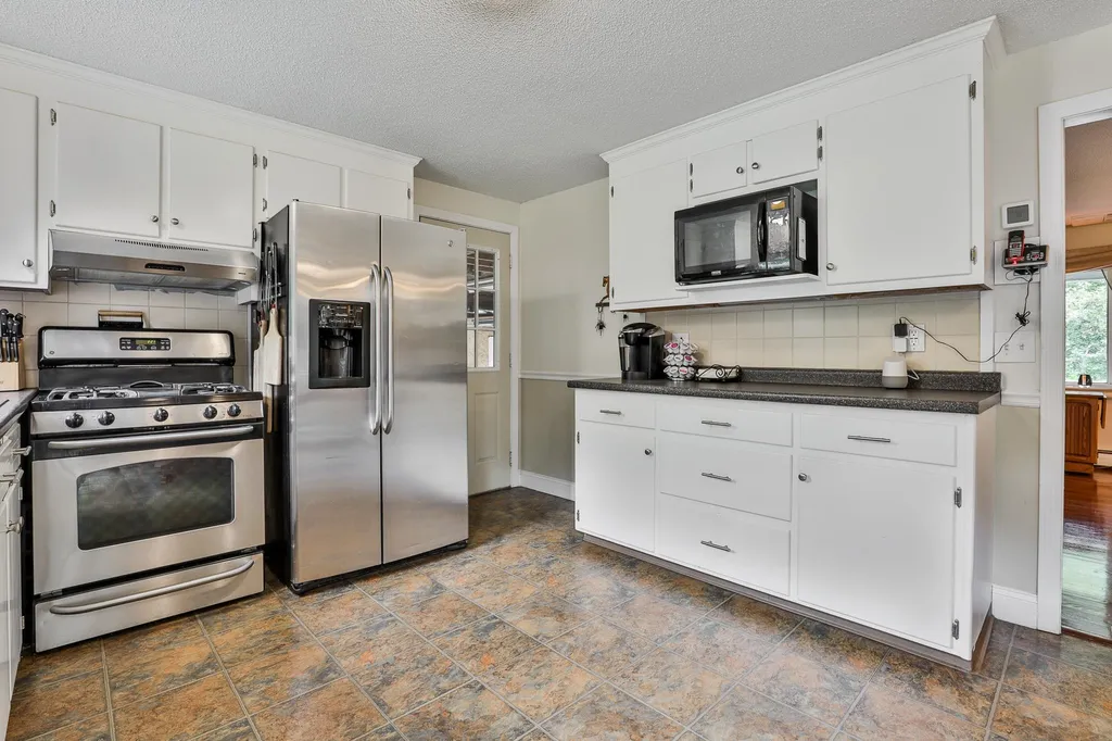 17 Sunset Avenue Derry NH 03038