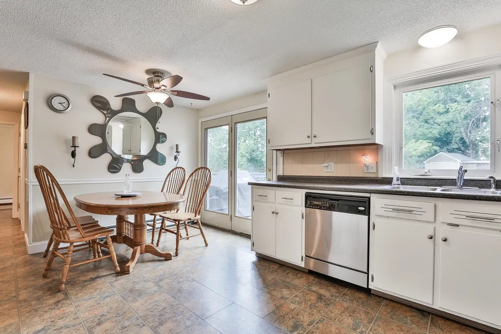 17 Sunset Avenue Derry NH 03038