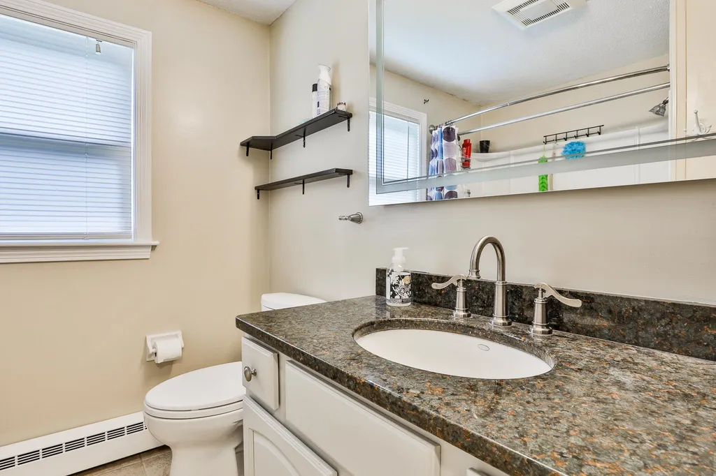 17 Sunset Avenue Derry NH 03038
