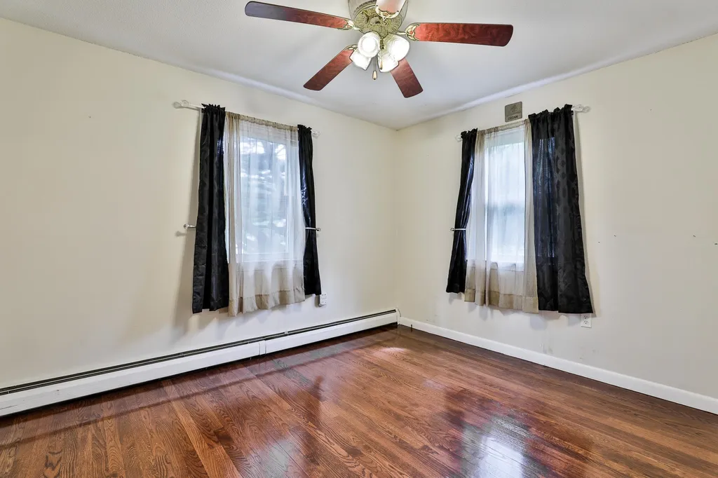 17 Sunset Avenue Derry NH 03038