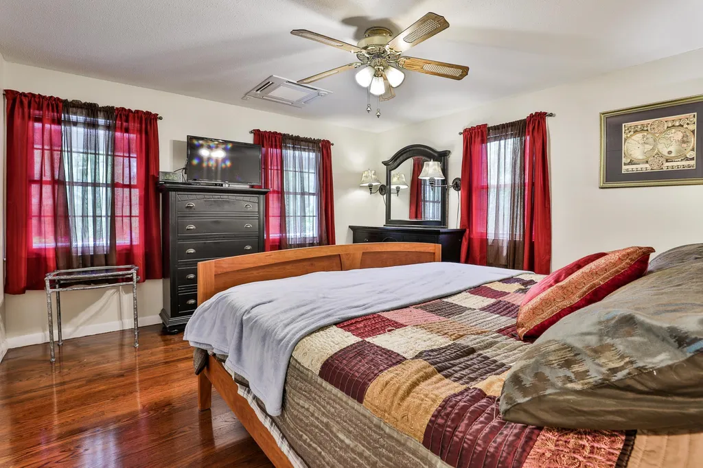 17 Sunset Avenue Derry NH 03038