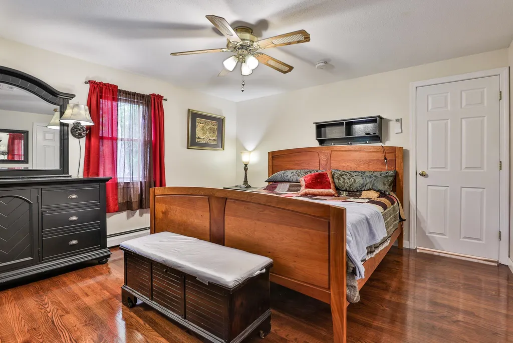 17 Sunset Avenue Derry NH 03038