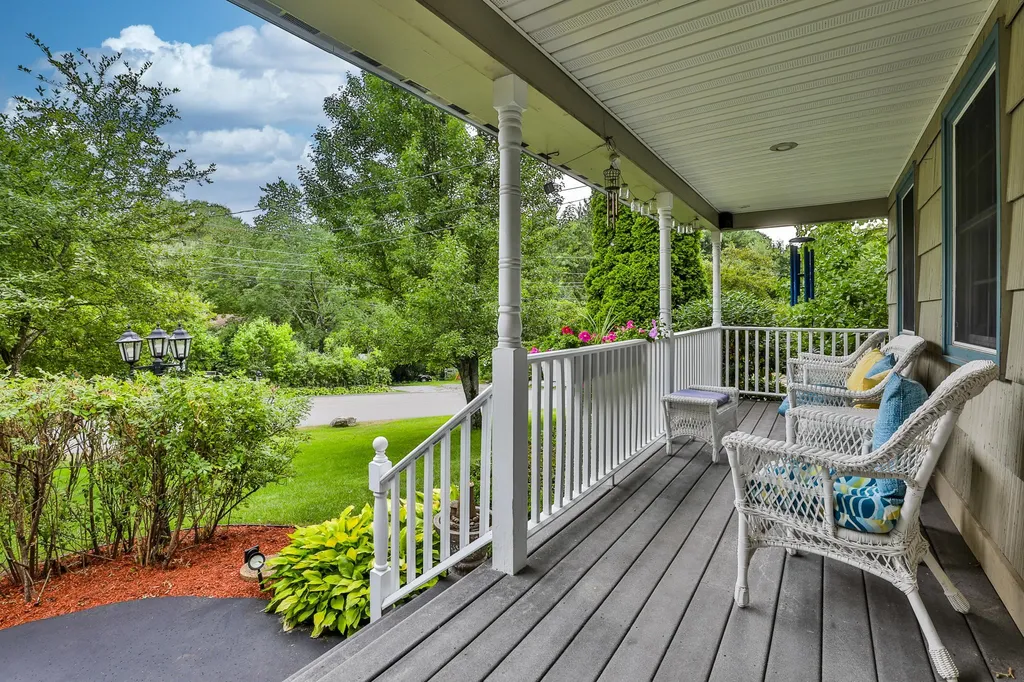 17 Sunset Avenue Derry NH 03038