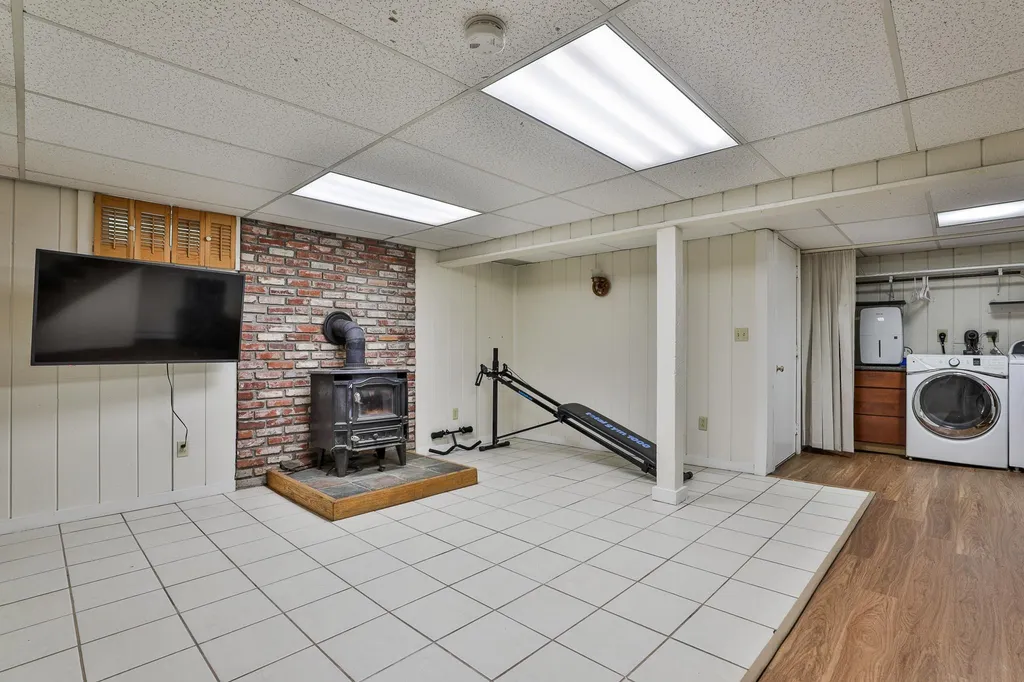 17 Sunset Avenue Derry NH 03038