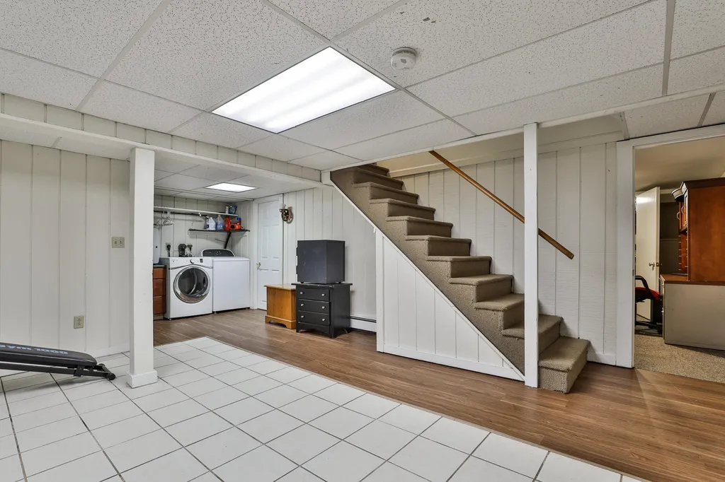 17 Sunset Avenue Derry NH 03038