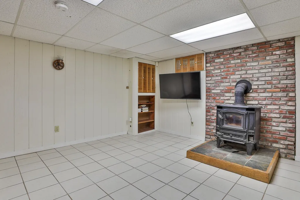 17 Sunset Avenue Derry NH 03038