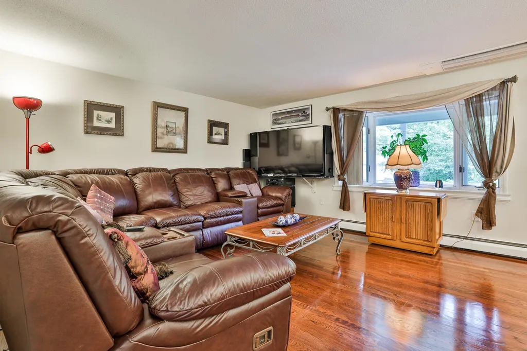 17 Sunset Avenue Derry NH 03038