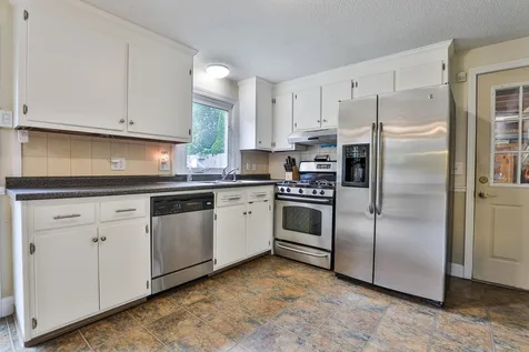 17 Sunset Avenue Derry NH 03038