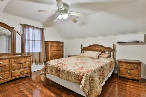 17 Sunset Avenue Derry NH 03038