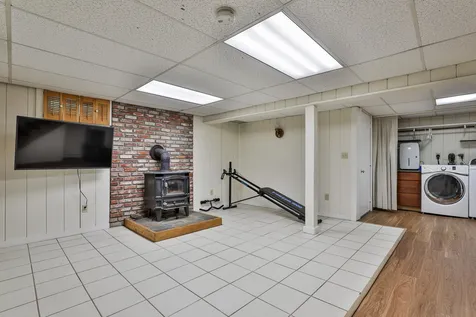 17 Sunset Avenue Derry NH 03038