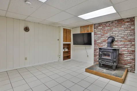 17 Sunset Avenue Derry NH 03038