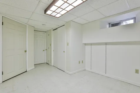 17 Sunset Avenue Derry NH 03038