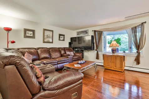 17 Sunset Avenue Derry NH 03038