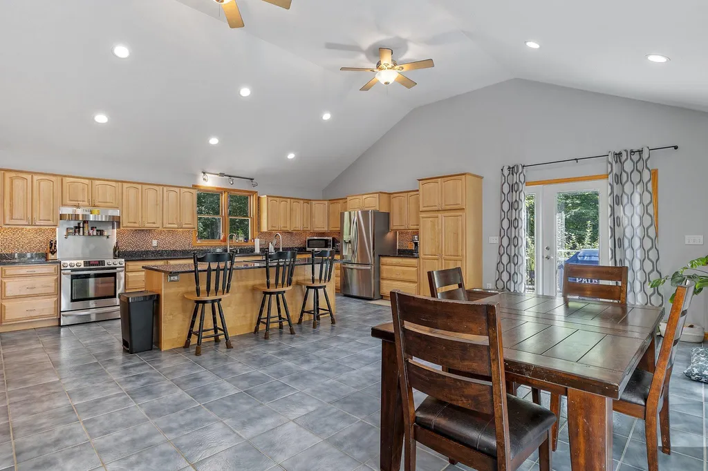 44 Ann Logan Circle Raymond NH 03077