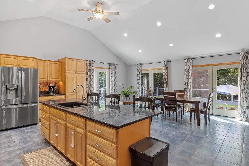 44 Ann Logan Circle Raymond NH 03077
