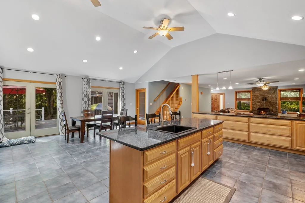 44 Ann Logan Circle Raymond NH 03077
