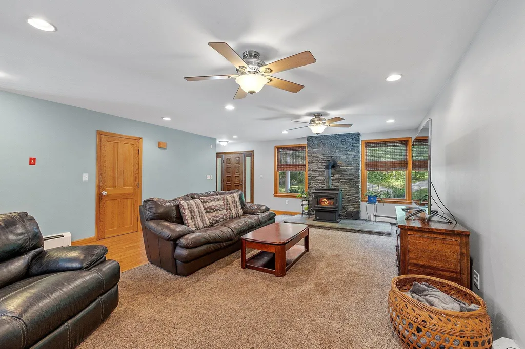 44 Ann Logan Circle Raymond NH 03077