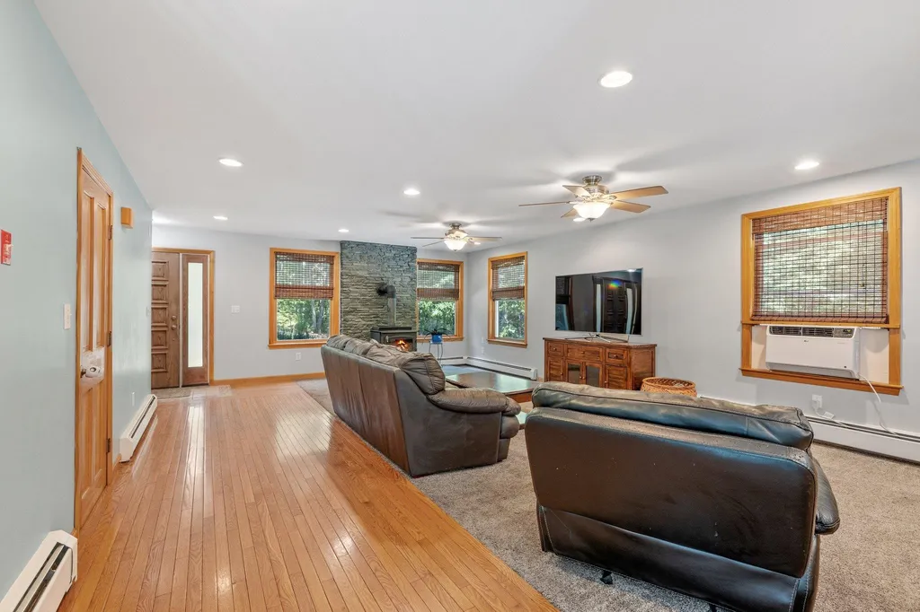 44 Ann Logan Circle Raymond NH 03077