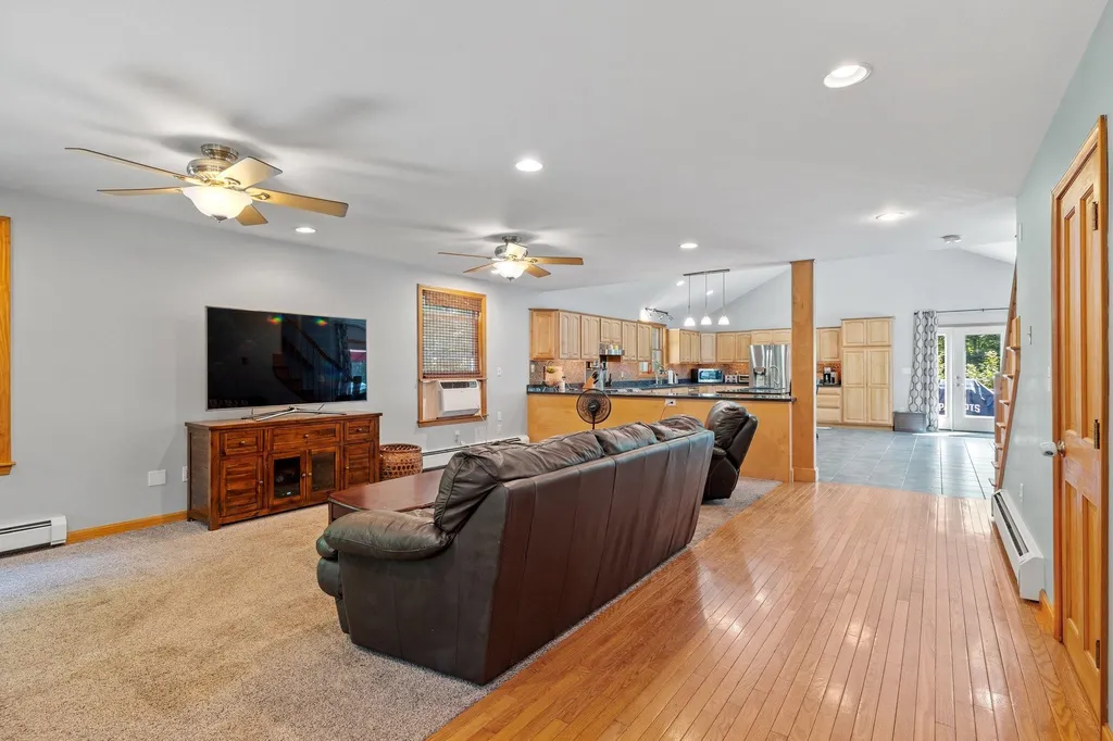 44 Ann Logan Circle Raymond NH 03077