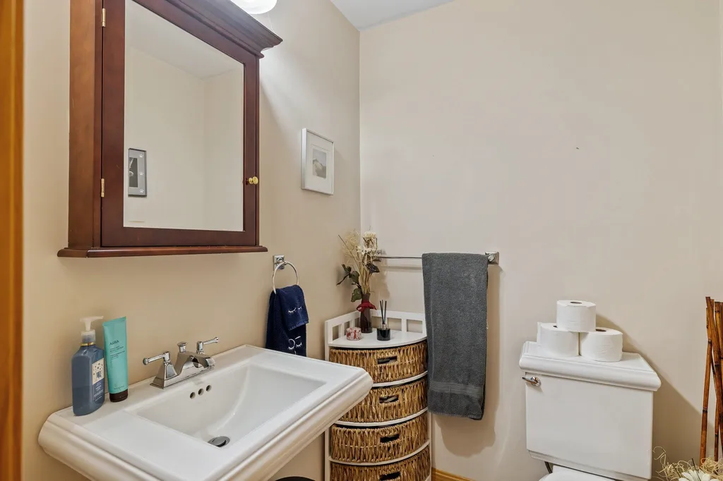 44 Ann Logan Circle Raymond NH 03077