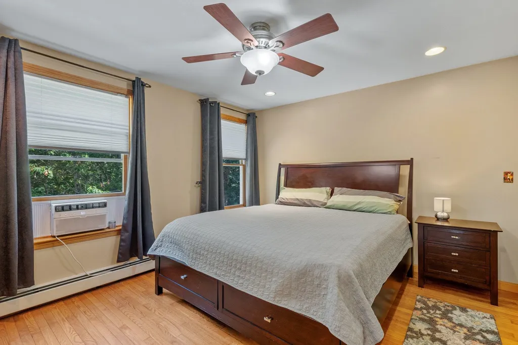 44 Ann Logan Circle Raymond NH 03077