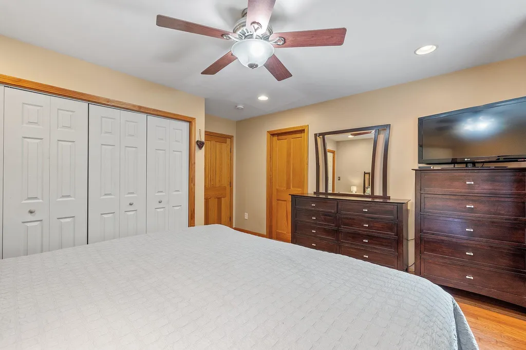 44 Ann Logan Circle Raymond NH 03077